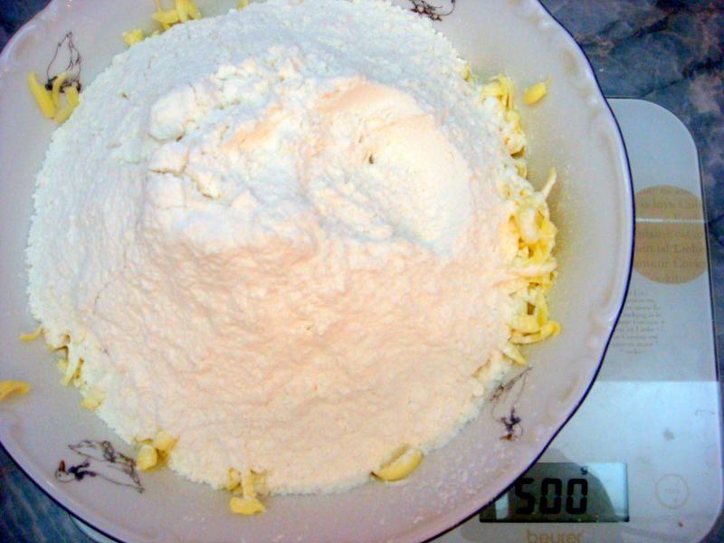 Шаг 2 приготовления Закусочные кексы со сметанной начинкой