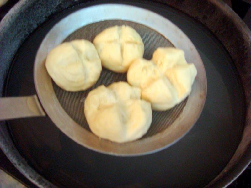 Шаг 13 приготовления Брецель ролл (Pretzel roll) - булочки к пиву