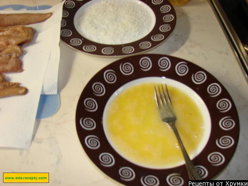 Шаг 5 приготовления Куриные палочки в кокосовой стружке