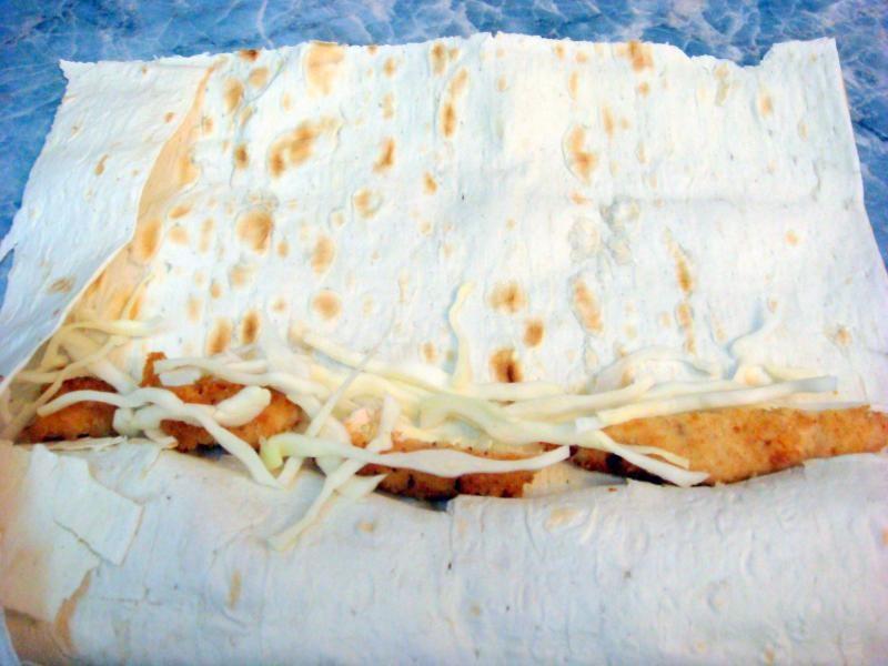 Шаг 18 приготовления Домашний Чикен роллы из лаваша с курицей