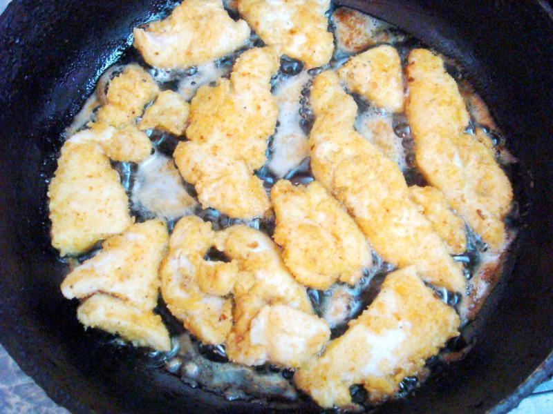 Шаг 7 приготовления Домашний Чикен роллы из лаваша с курицей