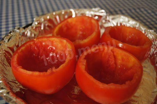 Шаг 1 приготовления Помидоры под сырной шапочкой