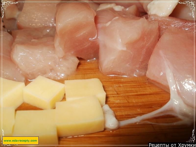 Шаг 1 приготовления Куриные наггетсы с пармезаном и чесноком на сковороде