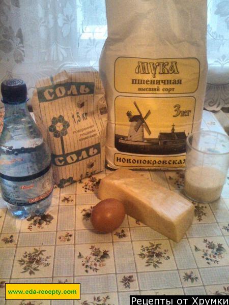 Шаг 1 приготовления Чебуреки сырные на минералке