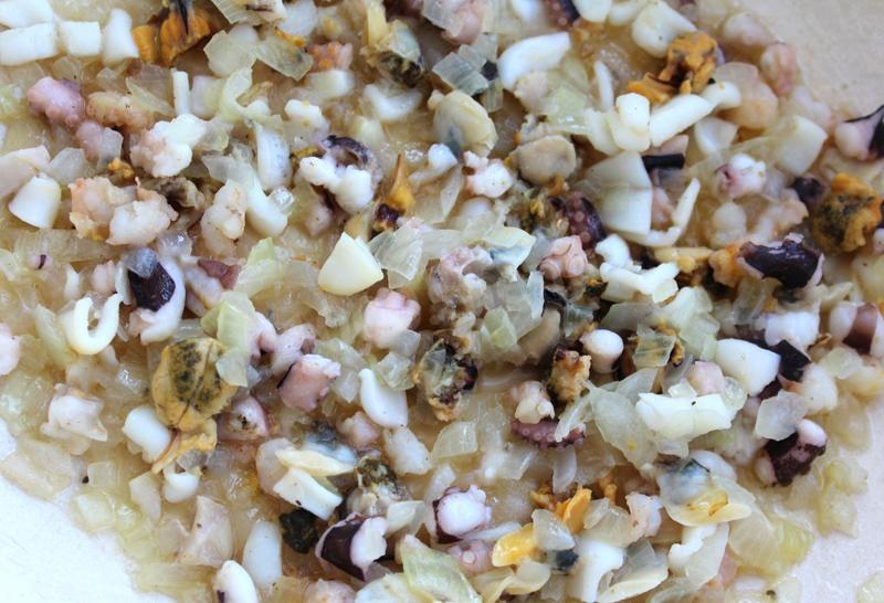 Шаг 4 приготовления Жульен из морепродуктов