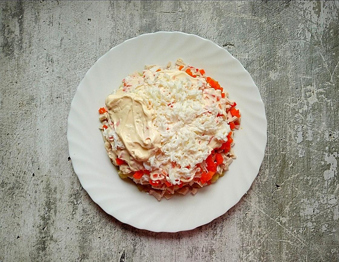 Шаг 8 приготовления Салат с крабовыми палочками и картошкой