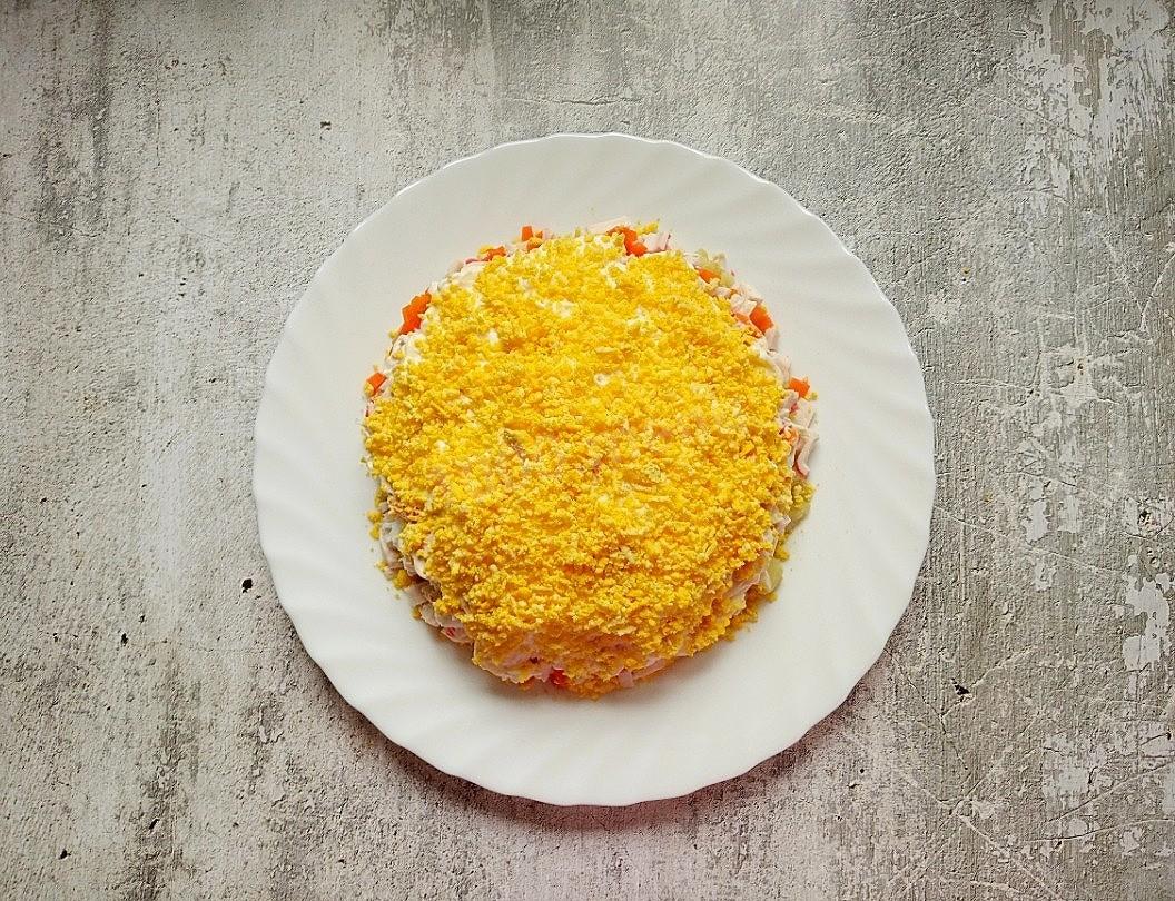 Шаг 9 приготовления Салат с крабовыми палочками и картошкой