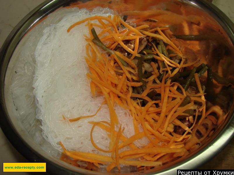 Шаг 13 приготовления Салат фунчоза с мясом и чесночными стрелками