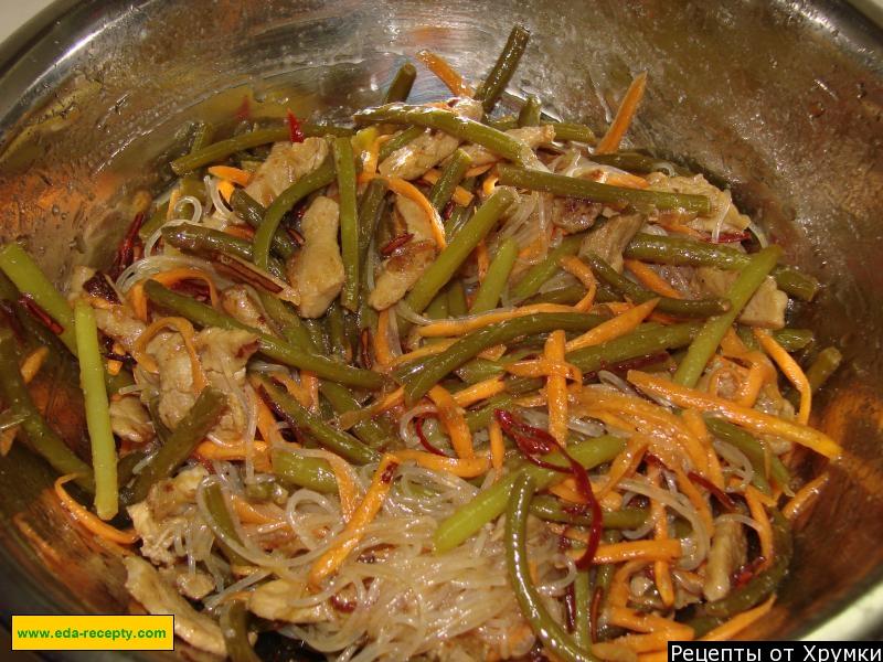 Шаг 15 приготовления Салат фунчоза с мясом и чесночными стрелками