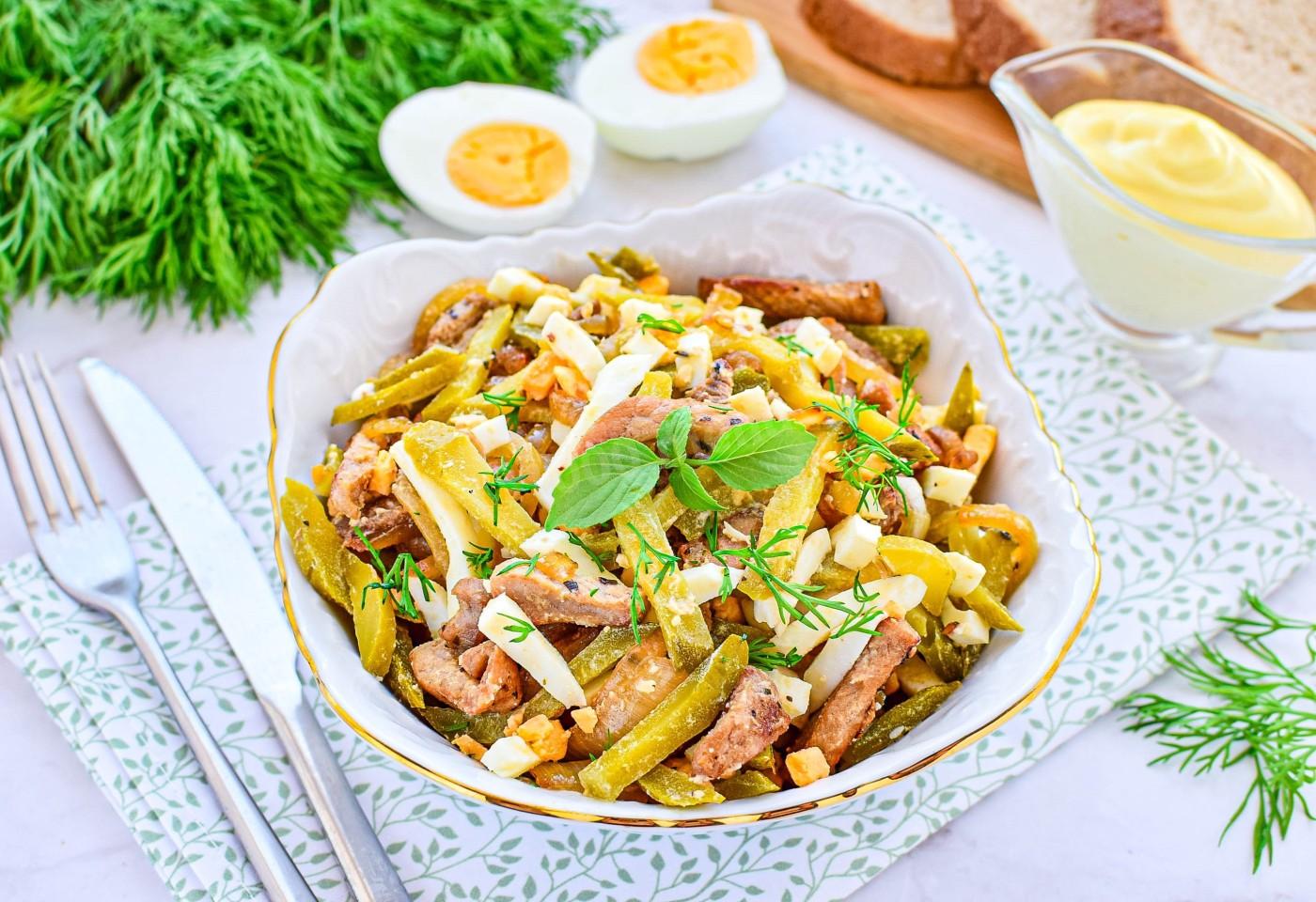 Обложка рецепта Салат с мясом и солеными огурцами
