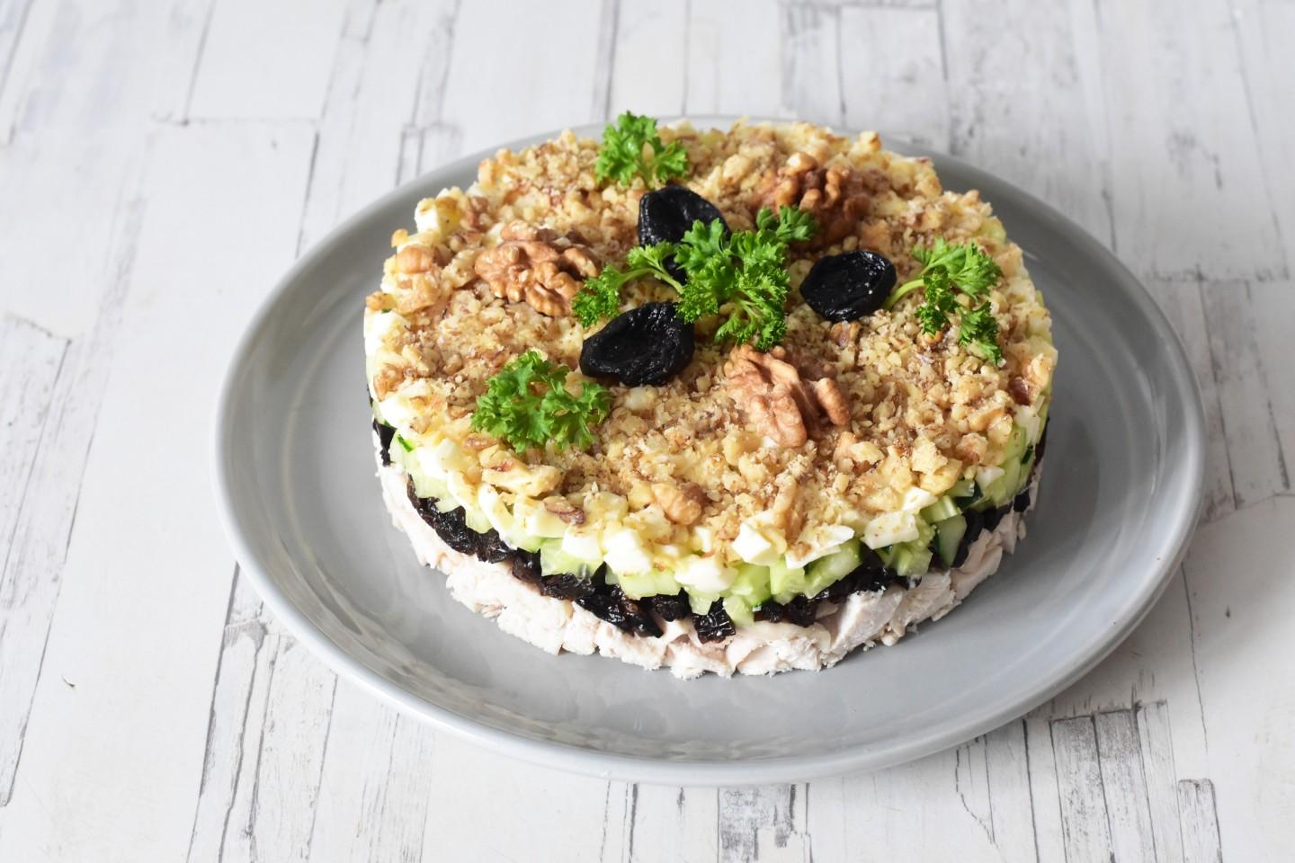 Шаг 15 приготовления Салат чернослив курица грецкий орех огурец легкий