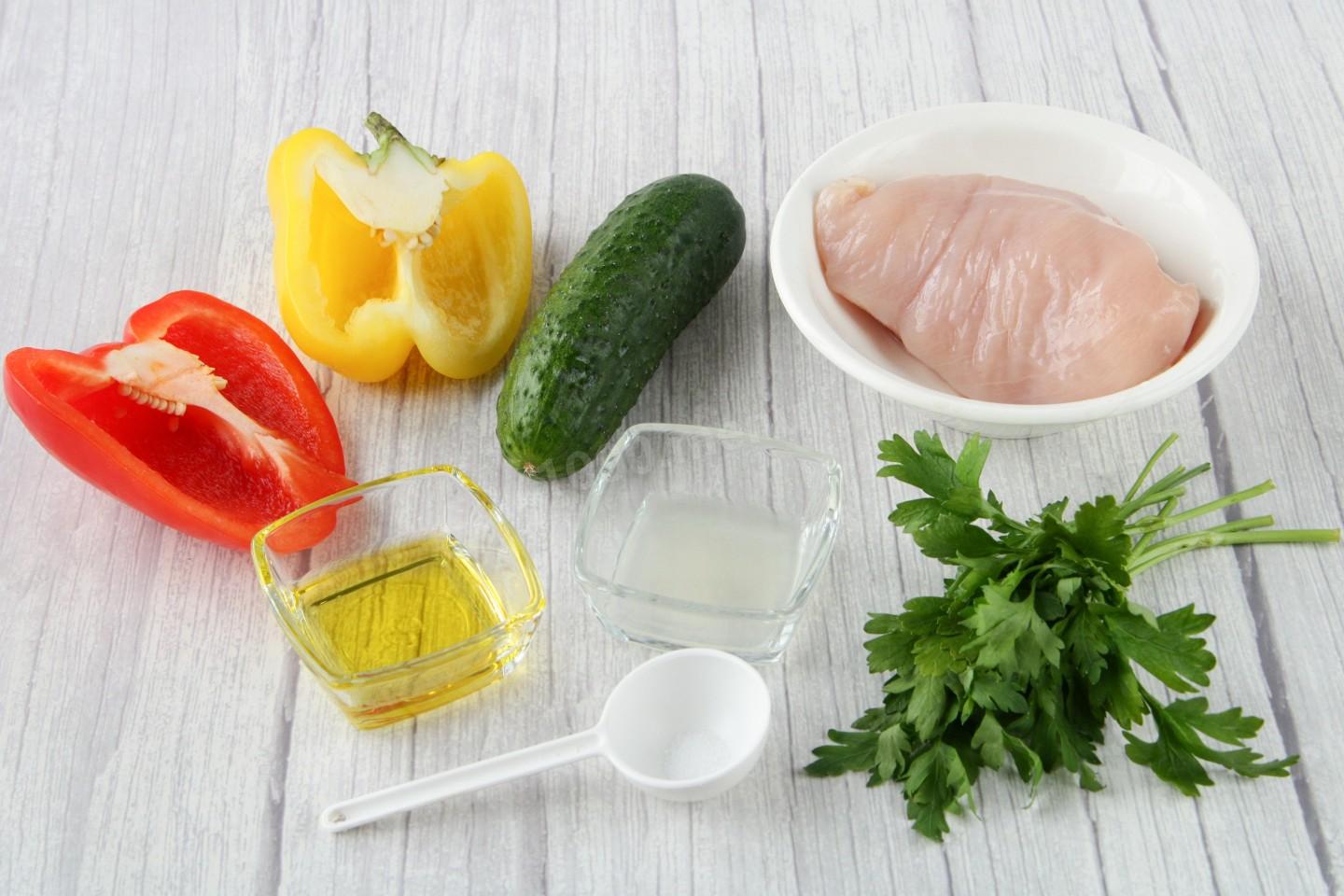 Шаг 1 приготовления Салат с курицей и овощами без майонеза