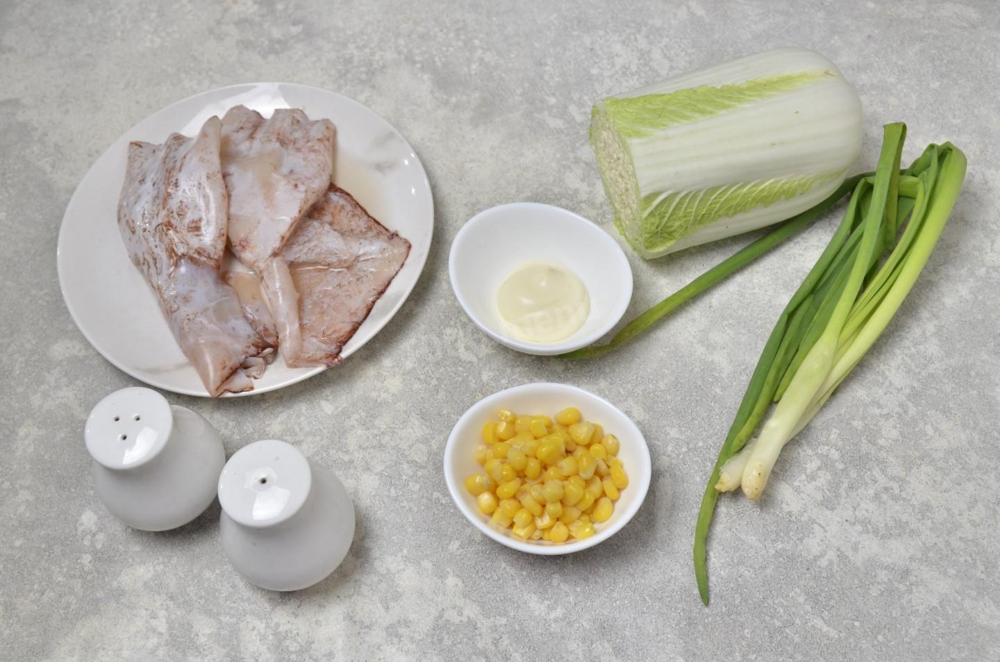 Шаг 1 приготовления Салат с кальмарами и капустой