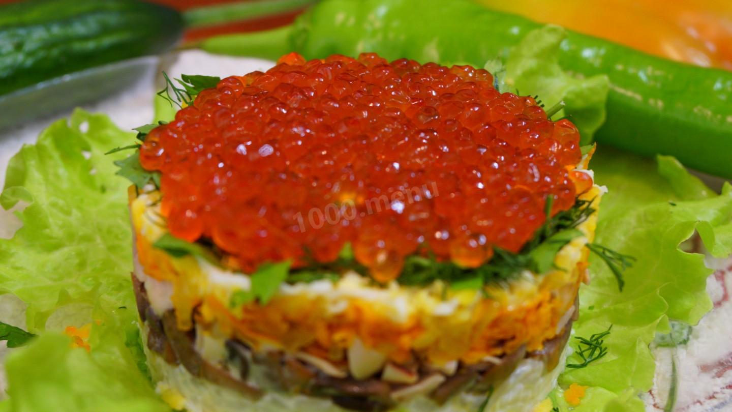 Обложка рецепта Салат с кальмарами и красной икрой морской