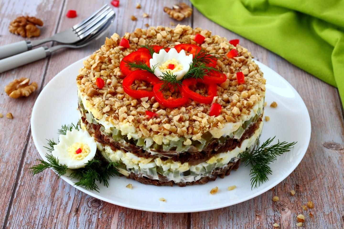 Шаг 15 приготовления Салат Принц с говядиной и грецкими орехами