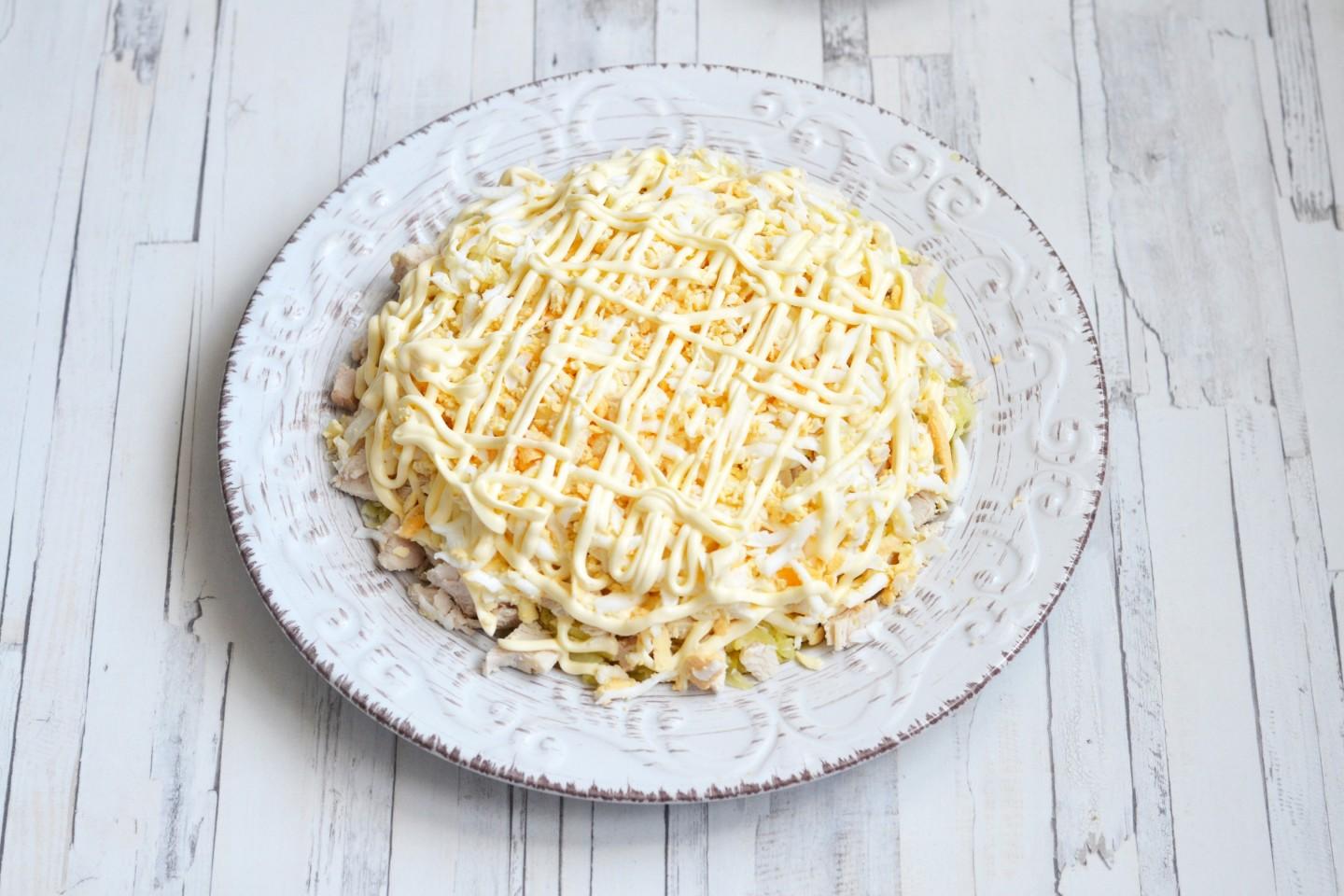 Шаг 11 приготовления Салат с гранатом и курицей и орехами