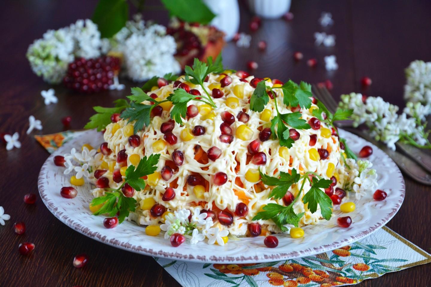 Шаг 17 приготовления Салат с гранатом и курицей и орехами