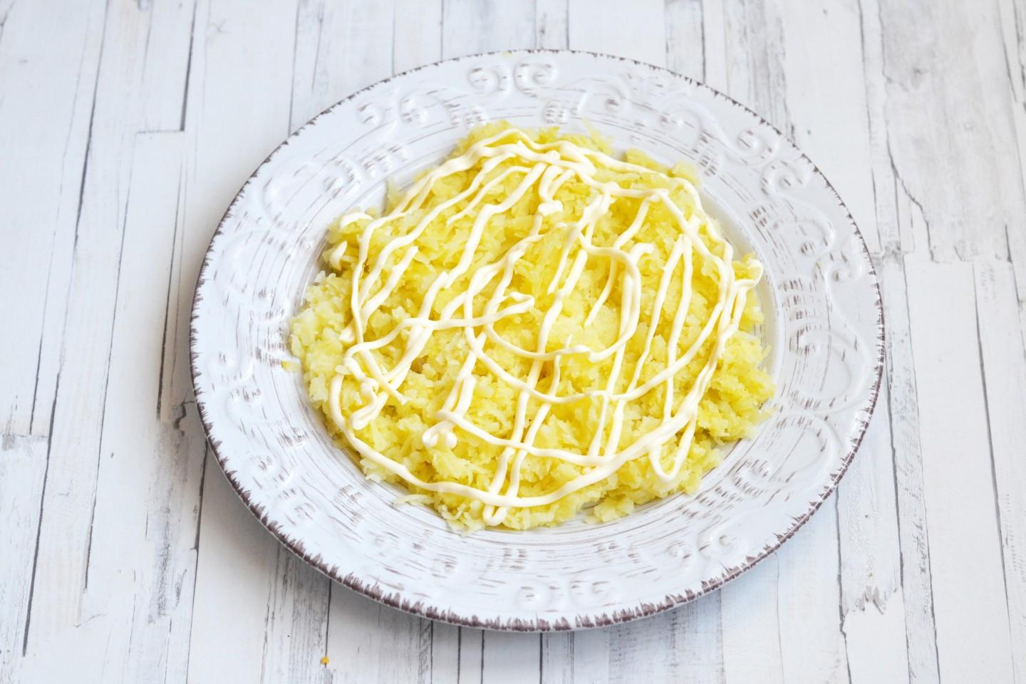 Шаг 9 приготовления Салат с гранатом и курицей и орехами