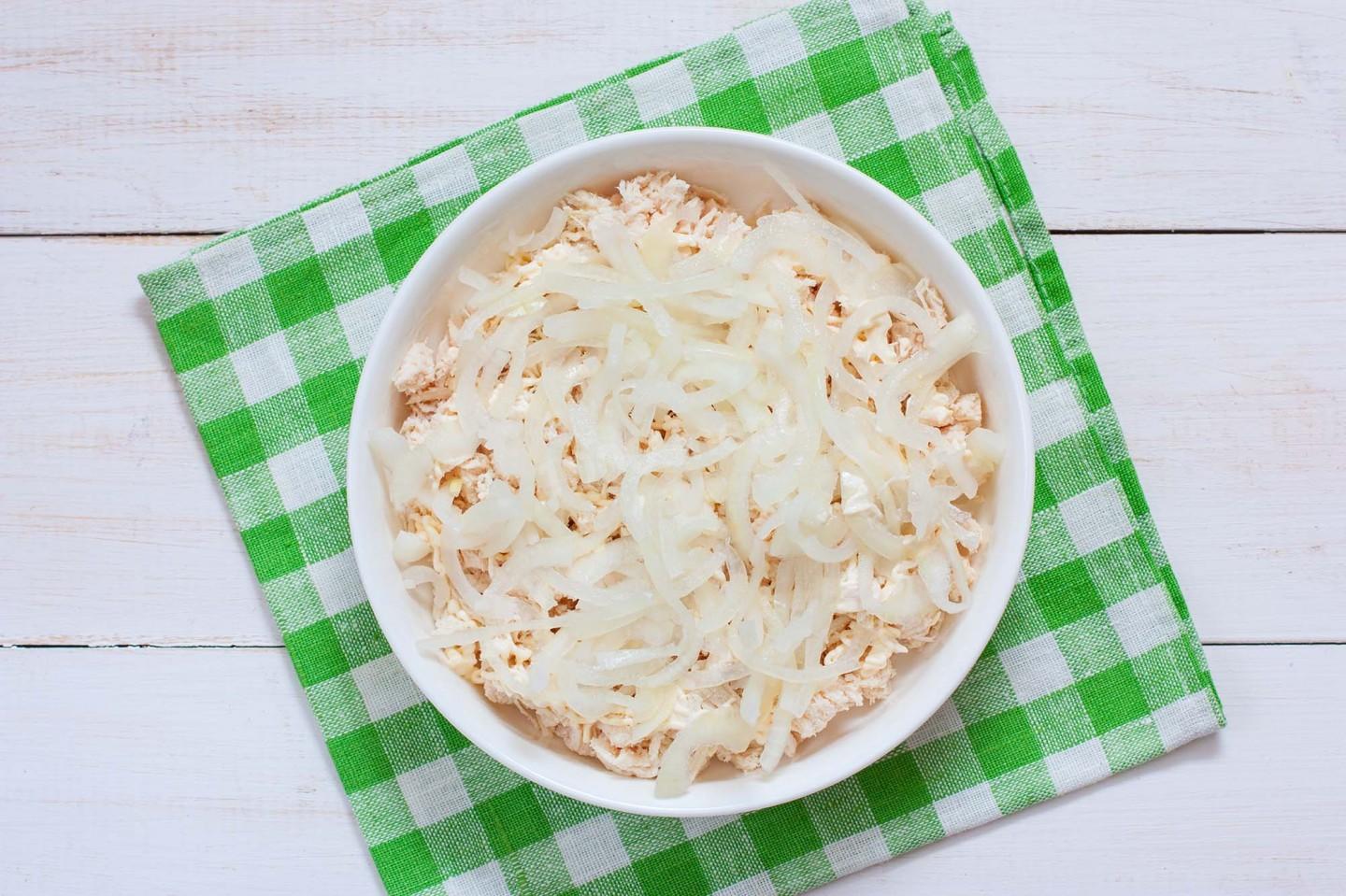 Шаг 5 приготовления Салат Мужские грезы с курицей