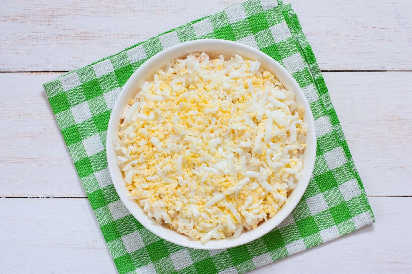 Шаг 6 приготовления Салат Мужские грезы с курицей