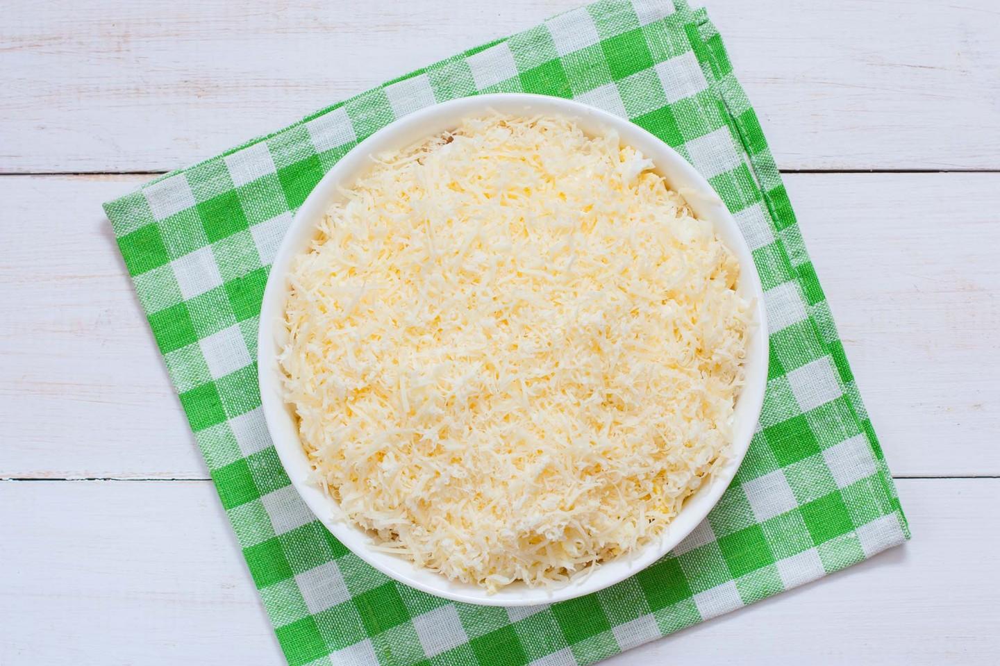 Шаг 7 приготовления Салат Мужские грезы с курицей