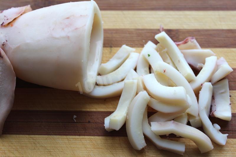 Шаг 3 приготовления Салат Морепродукты со сливками