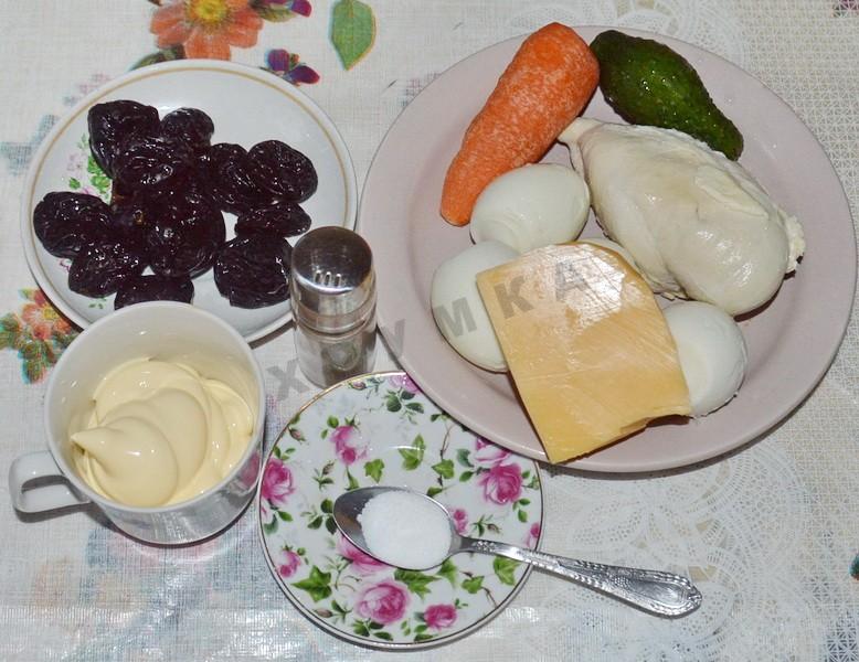 Шаг 1 приготовления Салат курица, морковь с черносливом