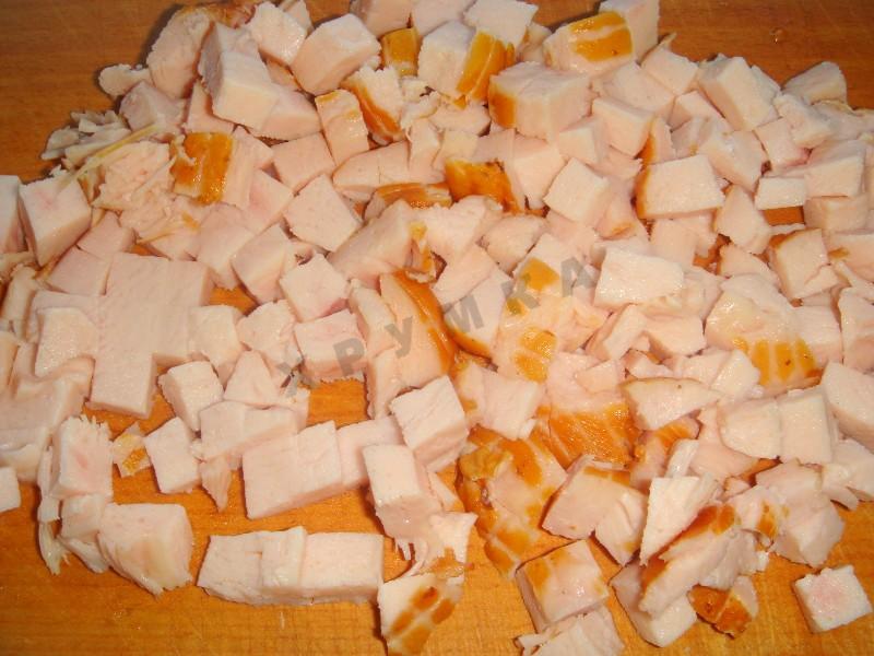 Шаг 2 приготовления Салат Малибу с копченой курицей