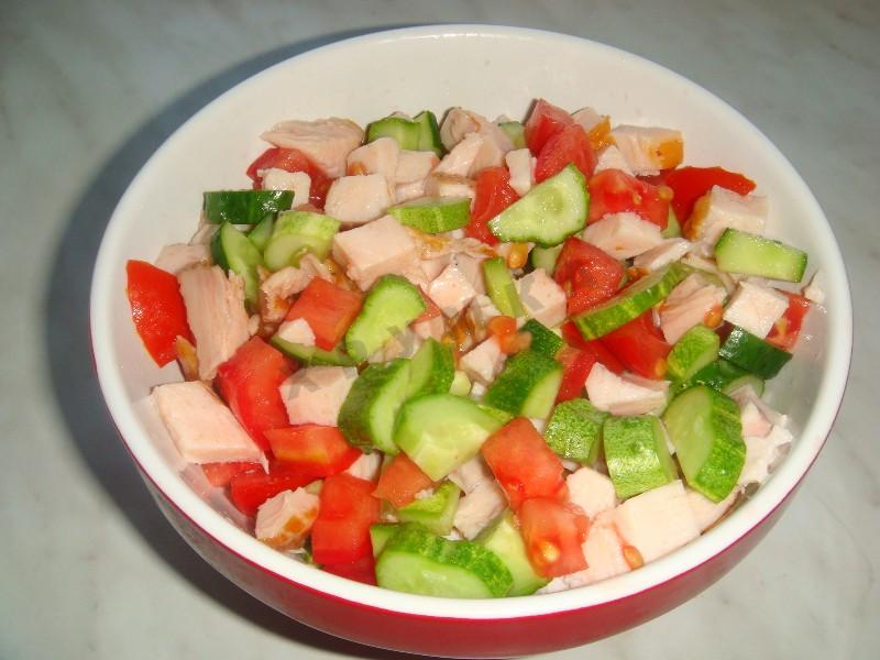 Шаг 7 приготовления Салат Малибу с копченой курицей