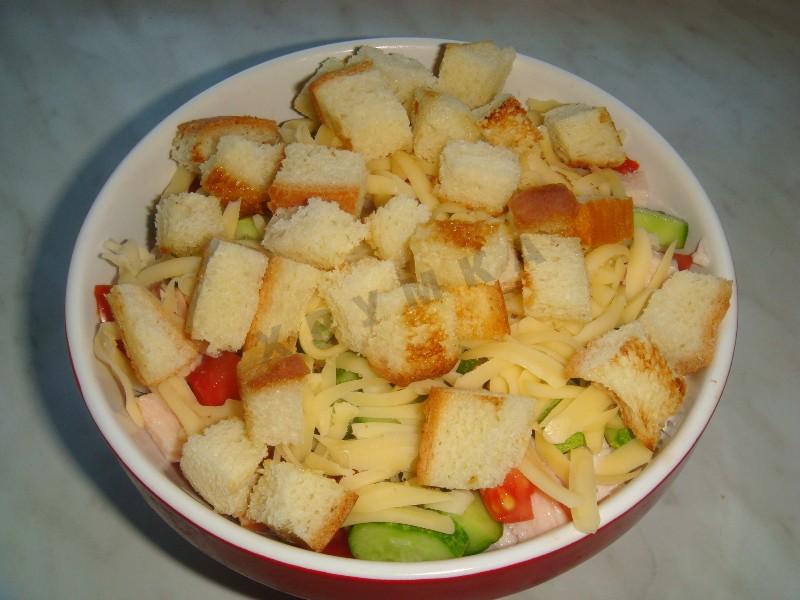 Шаг 9 приготовления Салат Малибу с копченой курицей