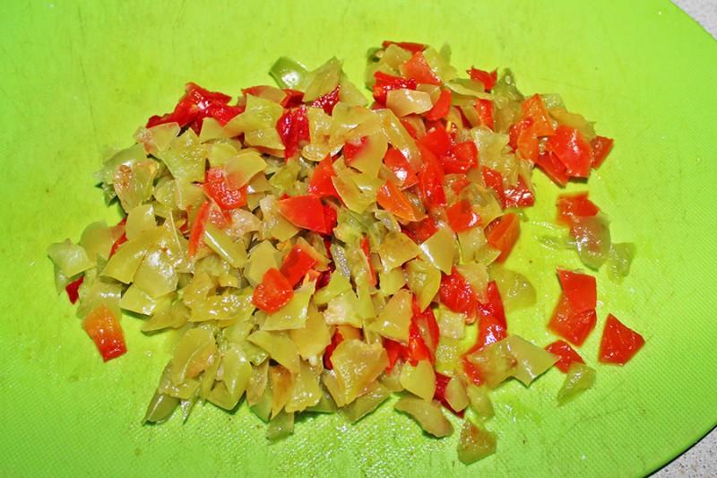 Шаг 3 приготовления Салат Мозаика с крабовыми палочками