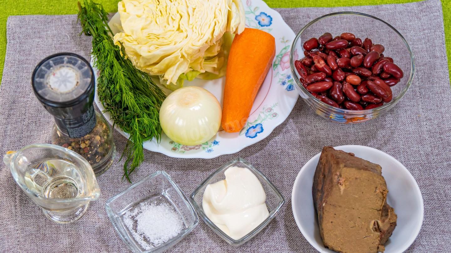 Шаг 1 приготовления Печеночный салат с фасолью и капустой