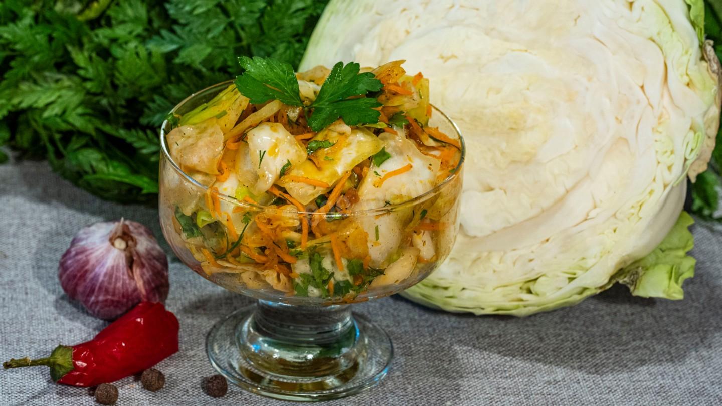 Обложка рецепта Салат из капусты с морковью и луком по-корейски