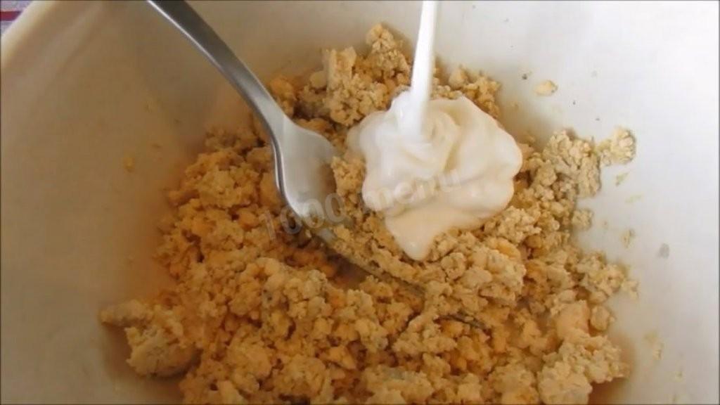 Шаг 3 приготовления Салат из молодой капусты с кукурузой и огурцами