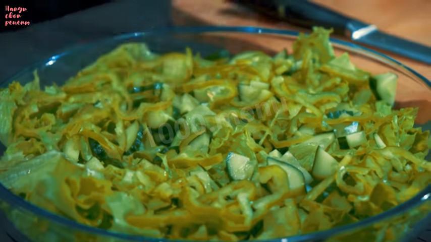 Шаг 9 приготовления Салат Греческий с дунганским перцем и сыром фета