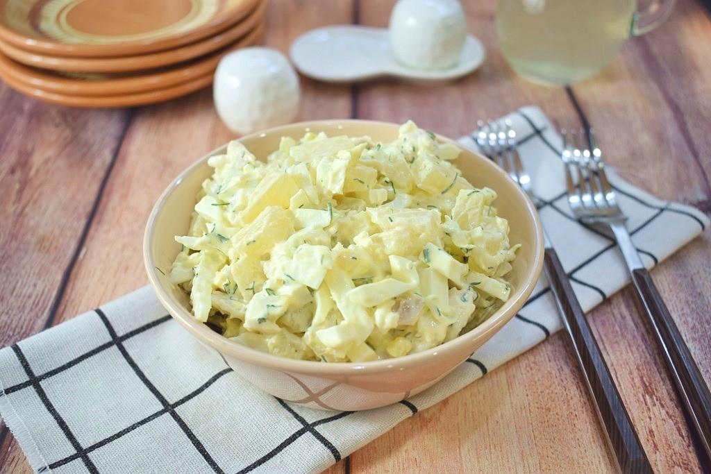 Обложка рецепта Салат с копченой курицей, пекинской капустой и ананасами