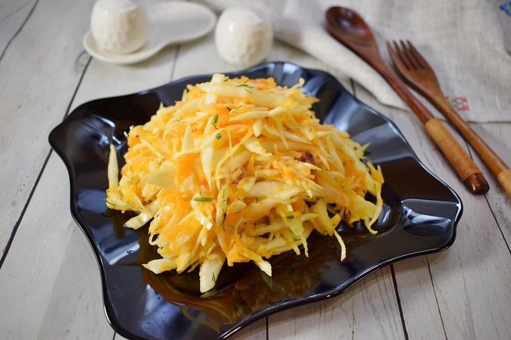 Обложка рецепта ПП Салат из свежей моркови и капусты с медом и уксусом