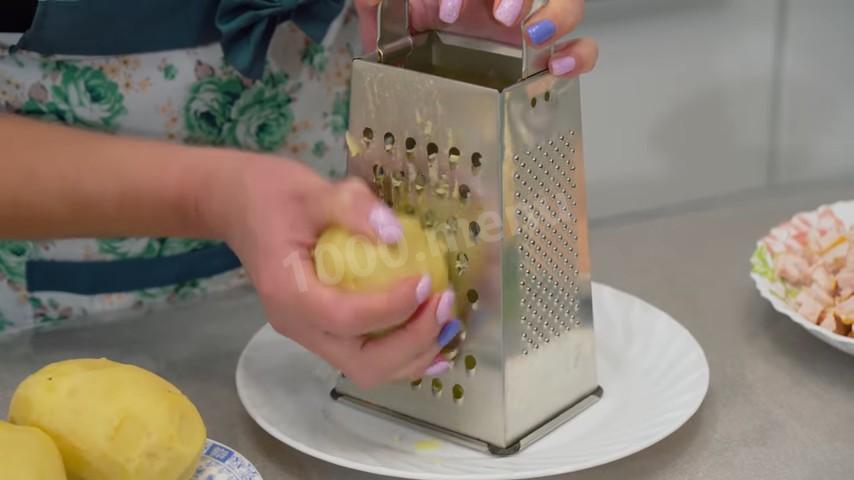 Шаг 10 приготовления Слоёный салат с курицей на праздник