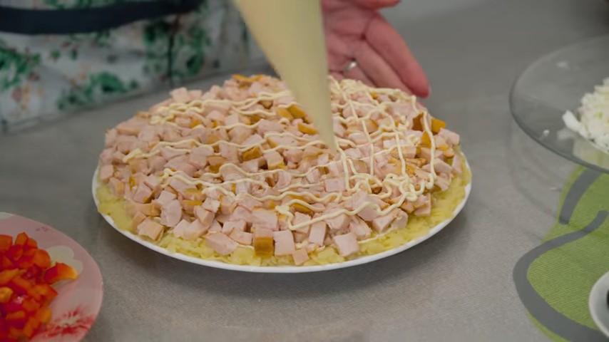 Шаг 13 приготовления Слоёный салат с курицей на праздник