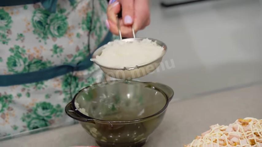 Шаг 14 приготовления Слоёный салат с курицей на праздник
