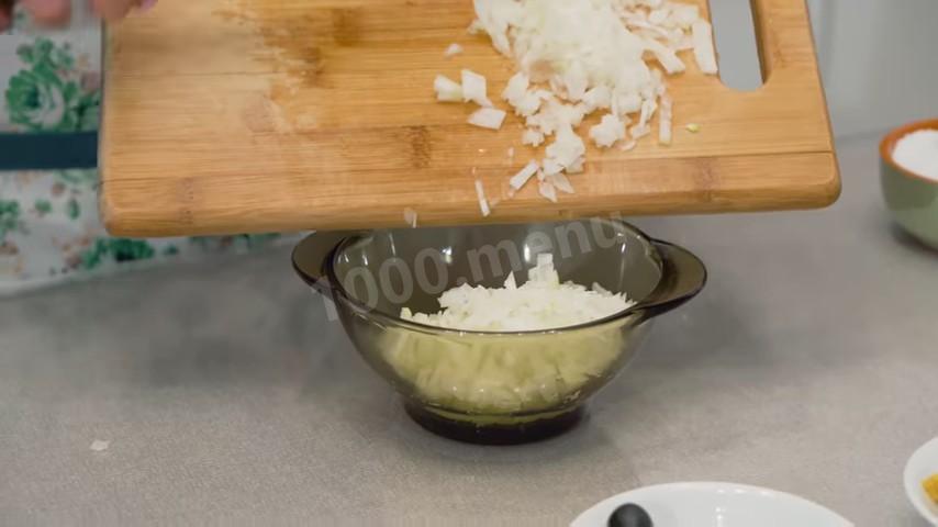 Шаг 3 приготовления Слоёный салат с курицей на праздник