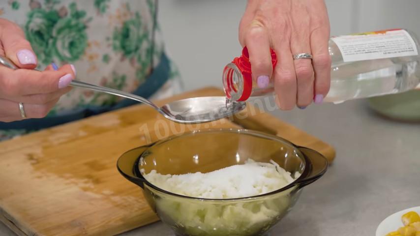 Шаг 6 приготовления Слоёный салат с курицей на праздник