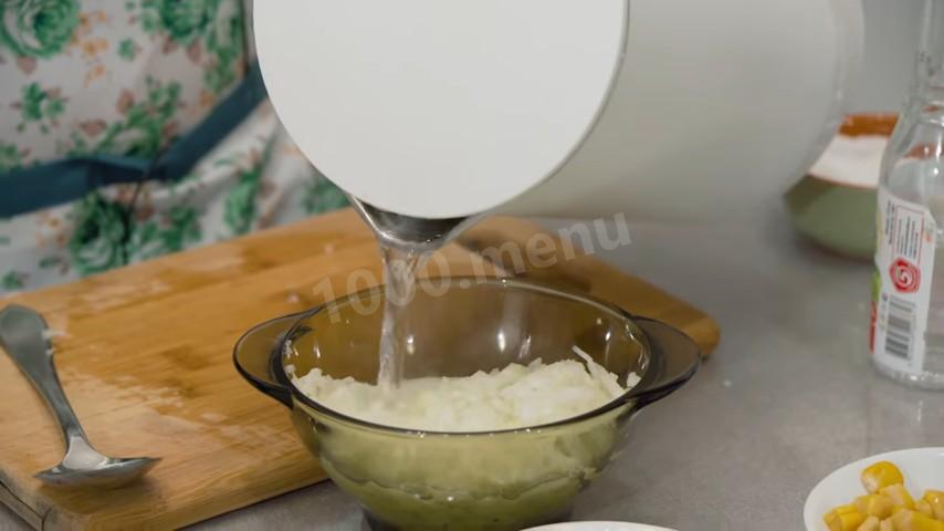 Шаг 7 приготовления Слоёный салат с курицей на праздник