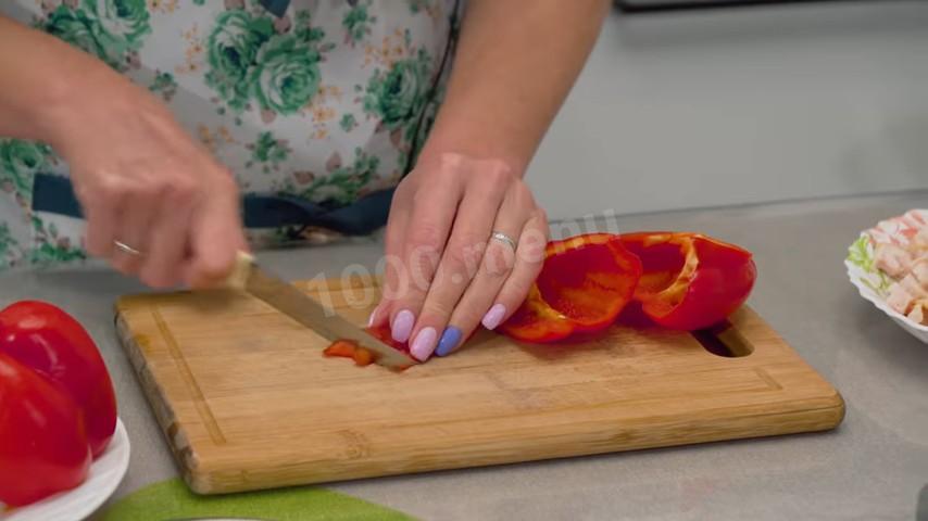 Шаг 9 приготовления Слоёный салат с курицей на праздник