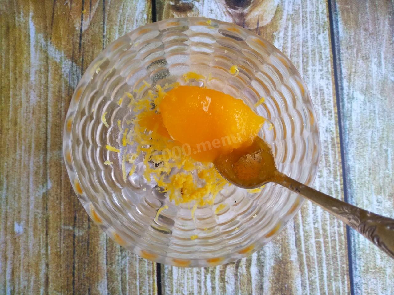Шаг 2 приготовления Салат из свежей моркови с айвой мандаринами медом