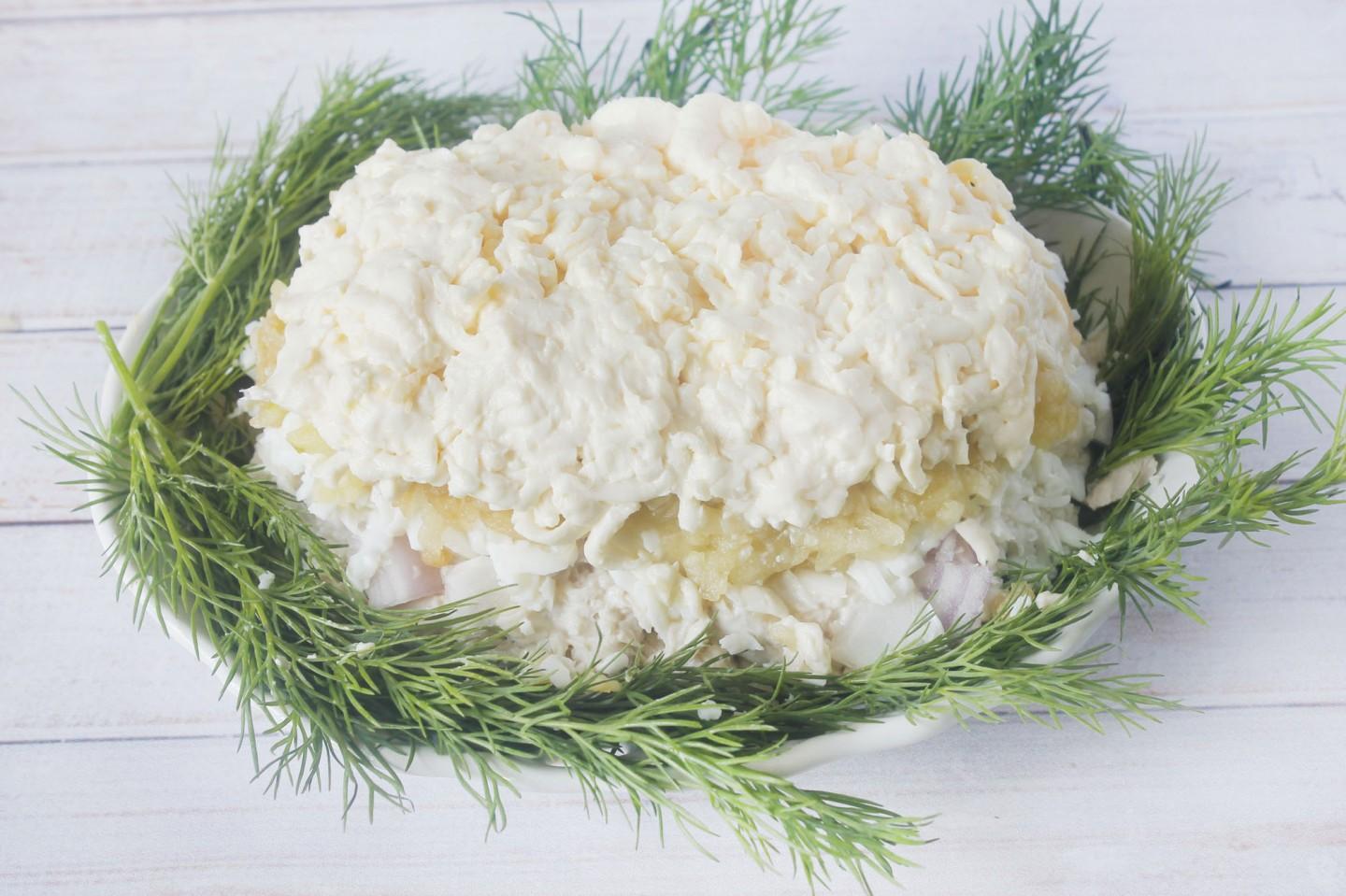 Шаг 9 приготовления Салат черепаха с копченой курицей и грецкими орехами