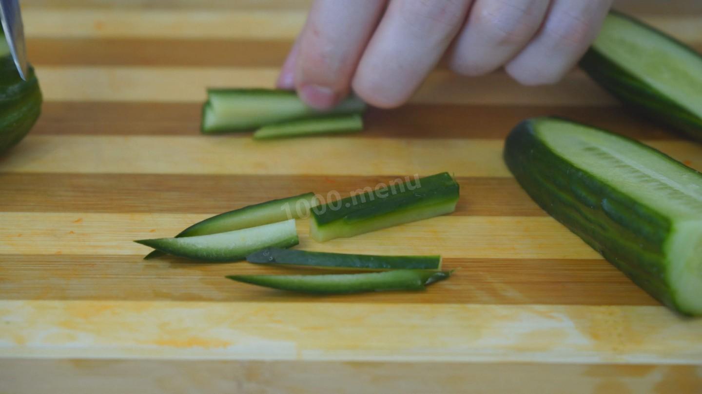 Шаг 4 приготовления Восточный овощной салат с куриной грудкой