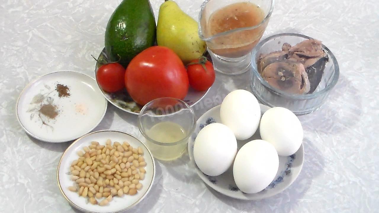 Шаг 1 приготовления Рыбный салат без майонеза с авокадо и грушами