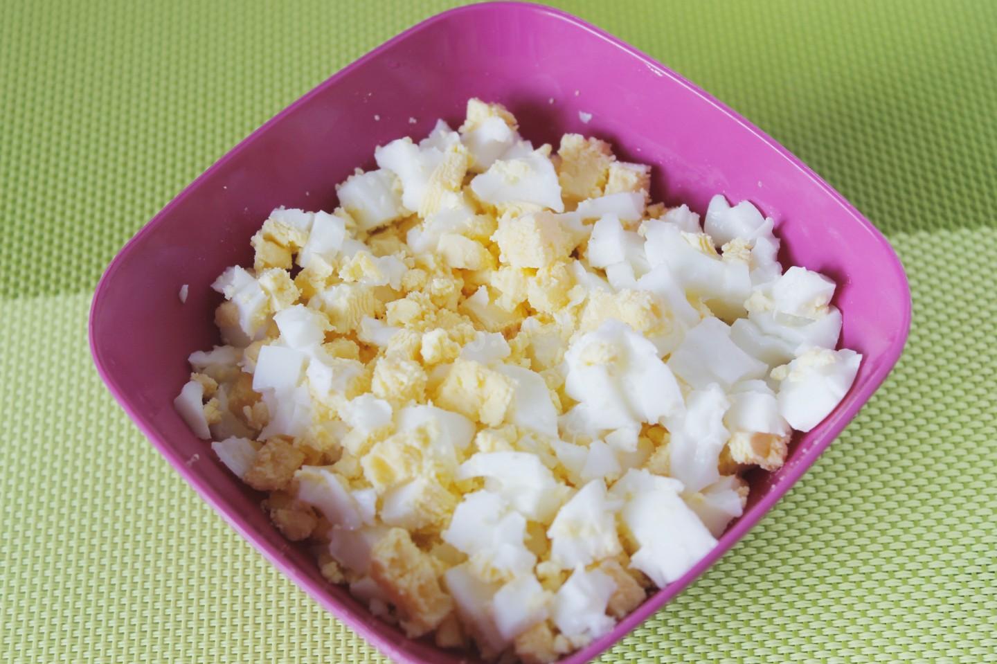 Шаг 2 приготовления Салат Свинка с куриным филе