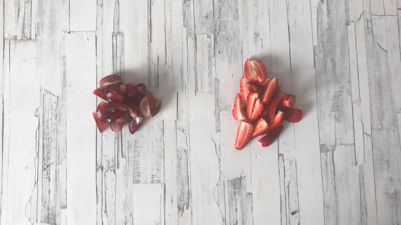 Шаг 4 приготовления Салат из жареной индейки с фруктами